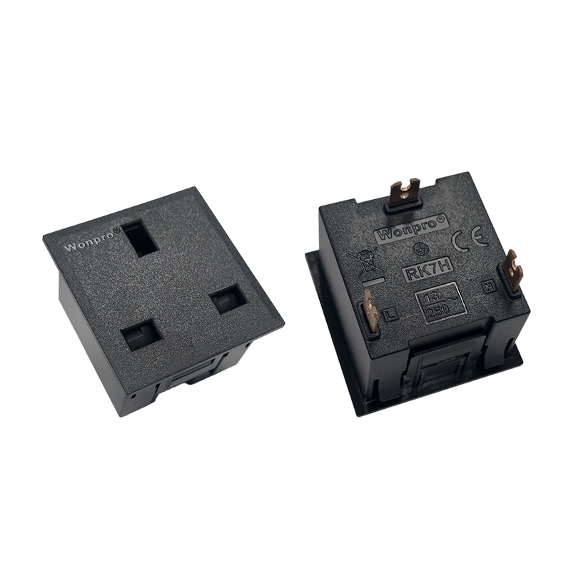 Snap-in UK socket Type G module